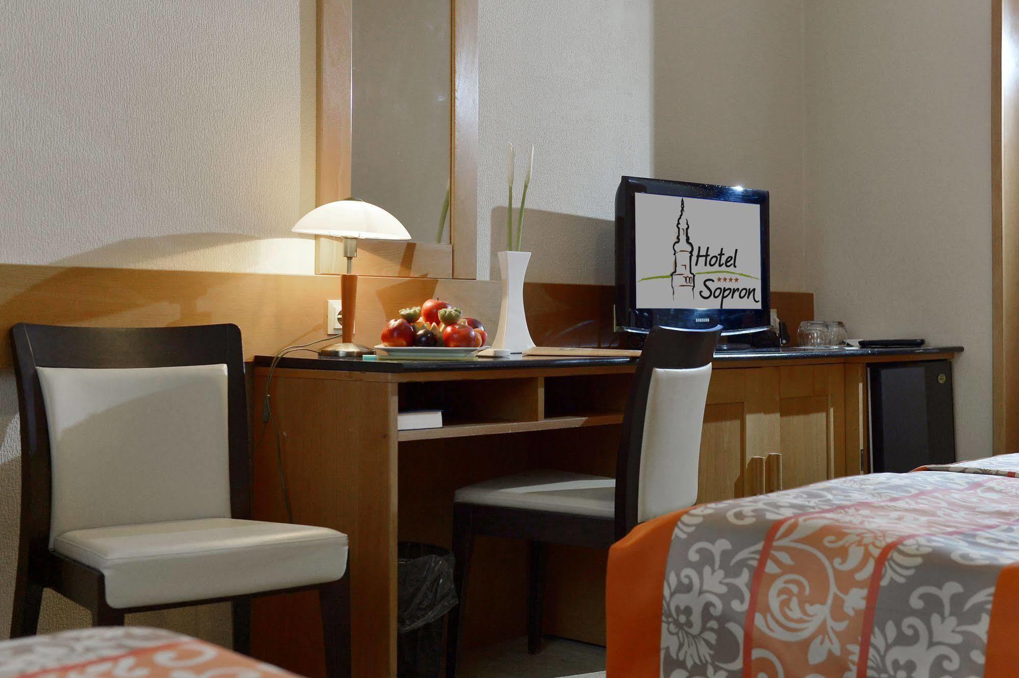 Hotel Sopron Eksteriør bilde